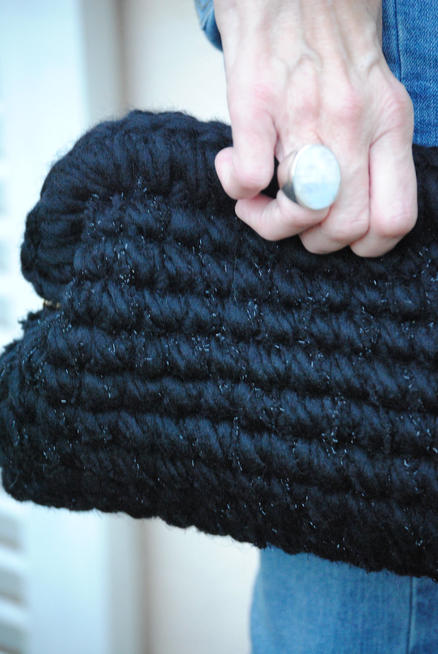 VOLTERRA lana negra y brillante